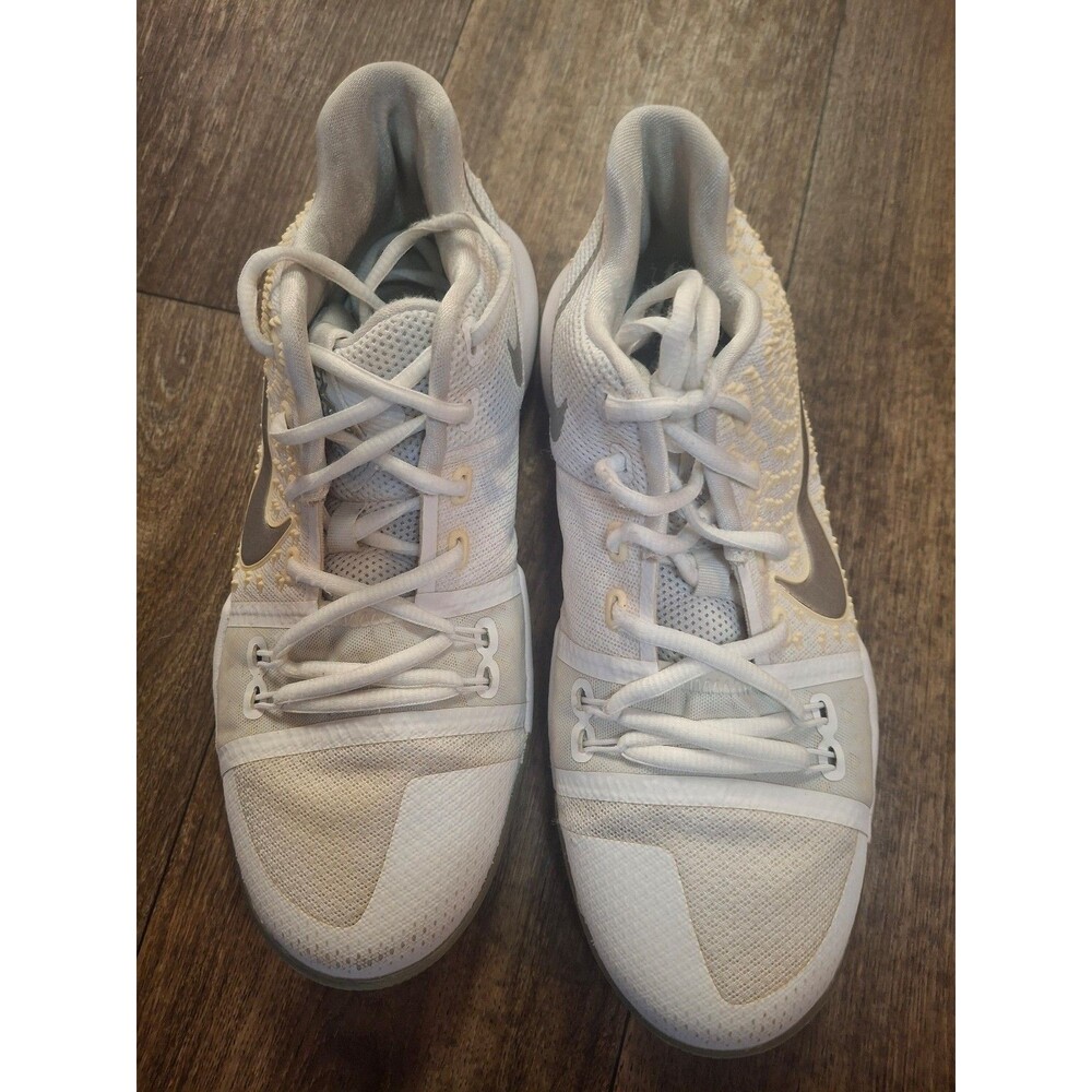 Nike Zoom Kyrie cream colored Athletic Basketball Shoe